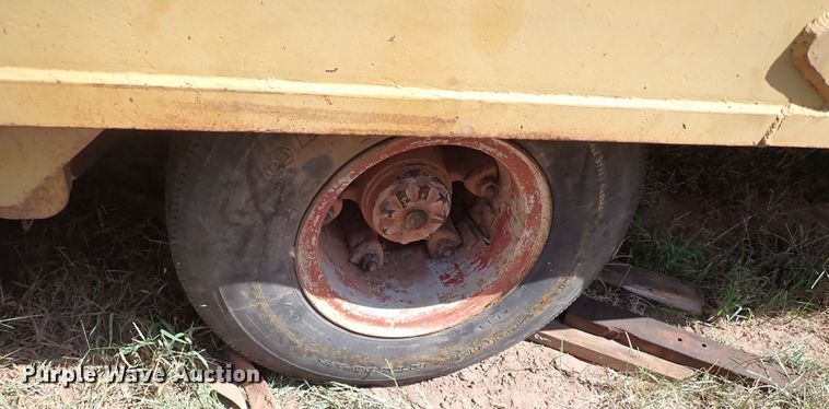 image for item IN9649 1977 Fruehauf  equipment trailer