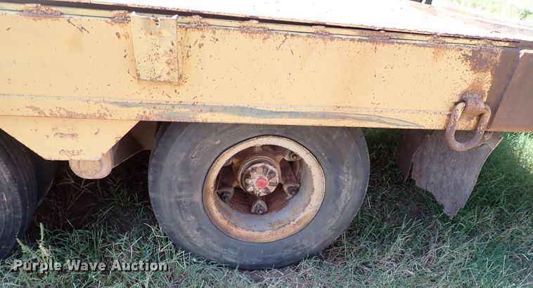 image for item IN9649 1977 Fruehauf  equipment trailer