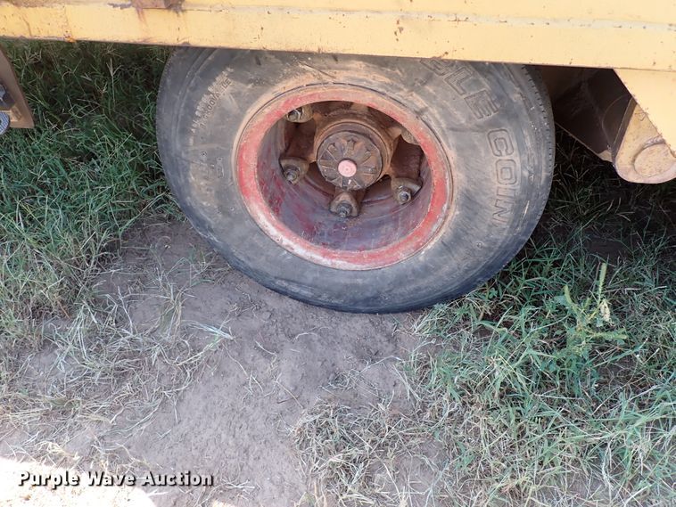 image for item IN9649 1977 Fruehauf  equipment trailer