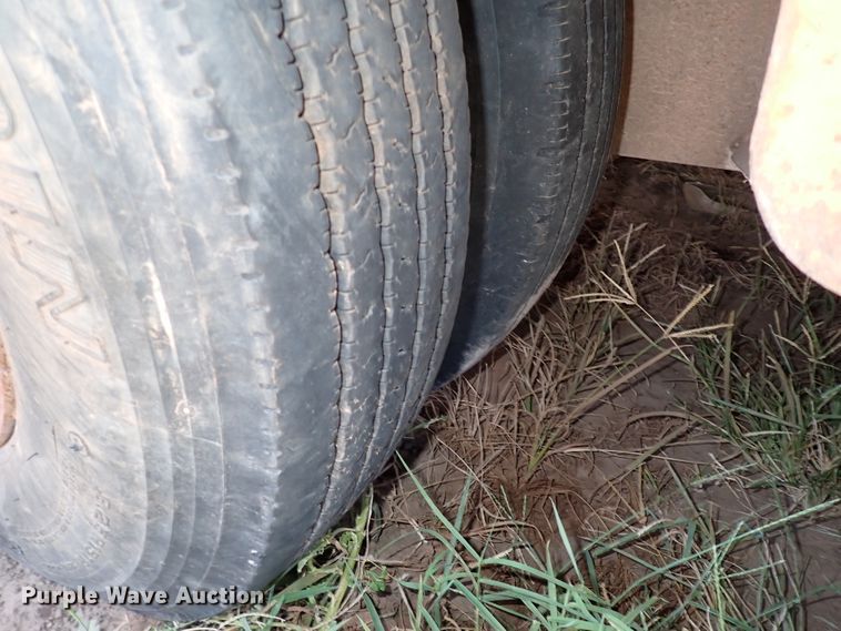 image for item IN9649 1977 Fruehauf  equipment trailer