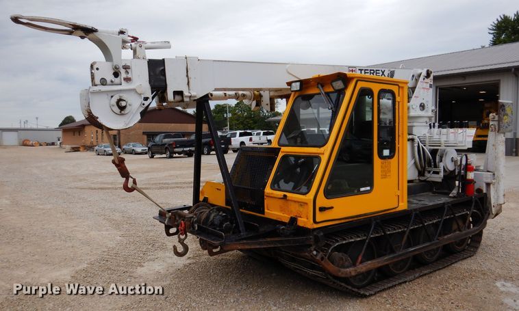 image for item IN9969 1998 Bombardier Muskeg  track carrier with digger derrick