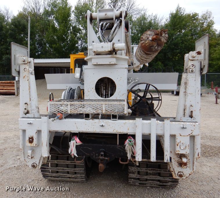 image for item IN9969 1998 Bombardier Muskeg  track carrier with digger derrick