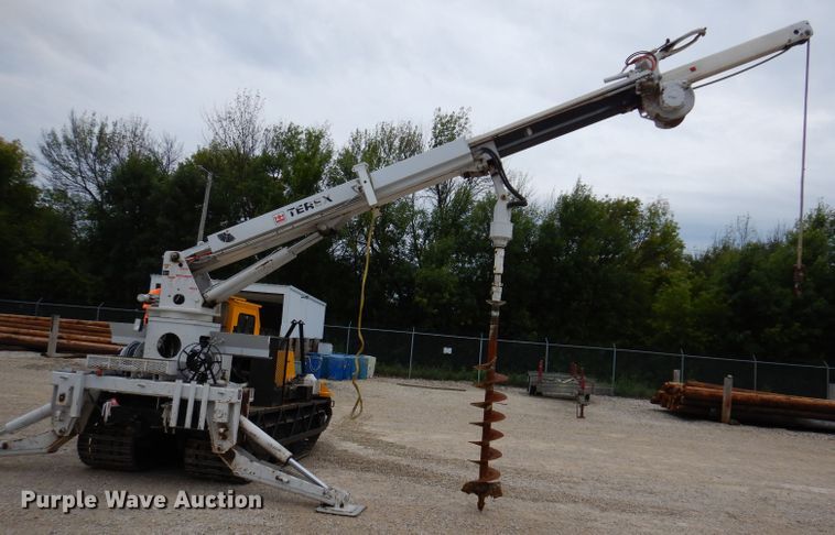 image for item IN9969 1998 Bombardier Muskeg  track carrier with digger derrick