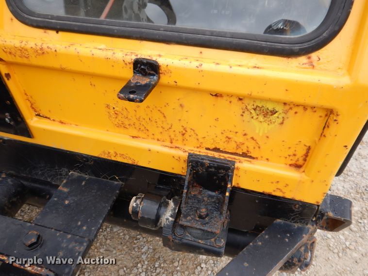 image for item IN9969 1998 Bombardier Muskeg  track carrier with digger derrick