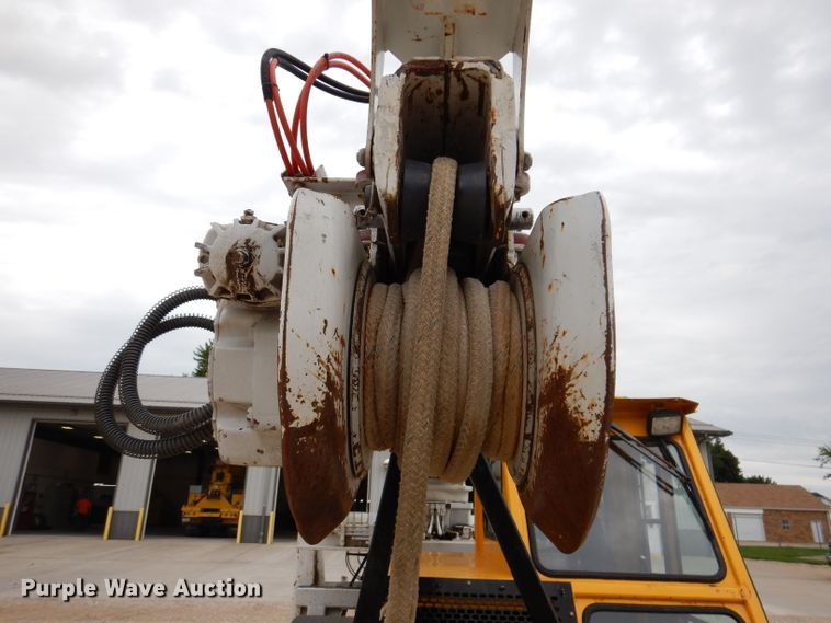 image for item IN9969 1998 Bombardier Muskeg  track carrier with digger derrick