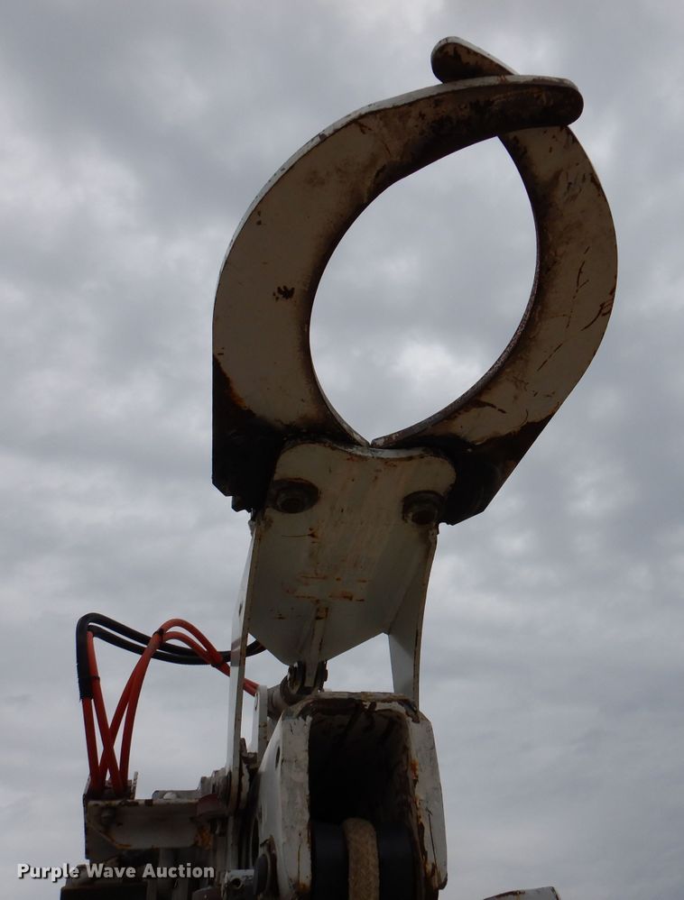 image for item IN9969 1998 Bombardier Muskeg  track carrier with digger derrick