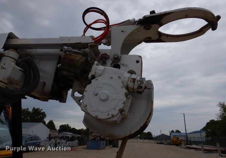 image for item IN9969 1998 Bombardier Muskeg  track carrier with digger derrick