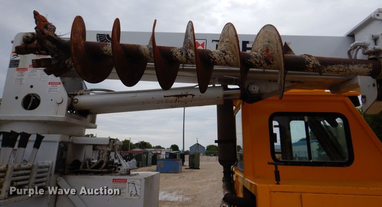 image for item IN9969 1998 Bombardier Muskeg  track carrier with digger derrick