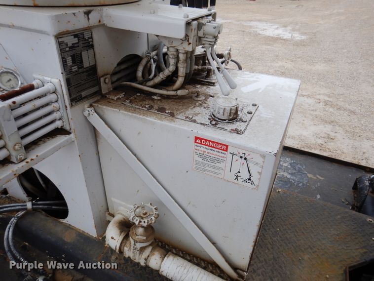 image for item IN9969 1998 Bombardier Muskeg  track carrier with digger derrick