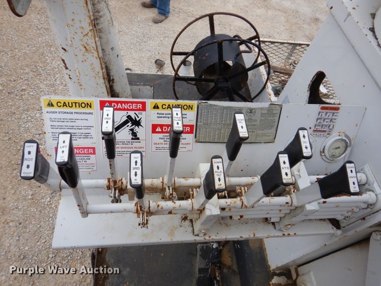 image for item IN9969 1998 Bombardier Muskeg  track carrier with digger derrick