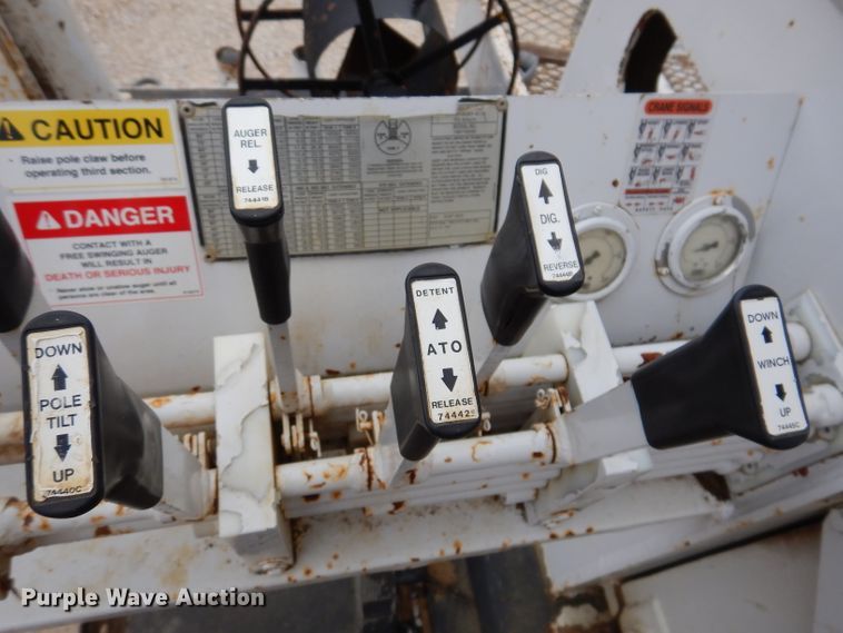 image for item IN9969 1998 Bombardier Muskeg  track carrier with digger derrick