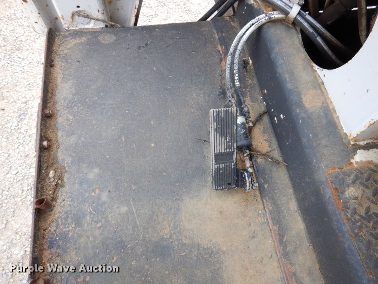 image for item IN9969 1998 Bombardier Muskeg  track carrier with digger derrick