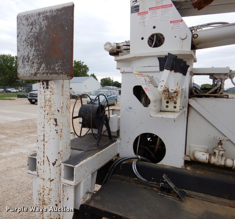 image for item IN9969 1998 Bombardier Muskeg  track carrier with digger derrick