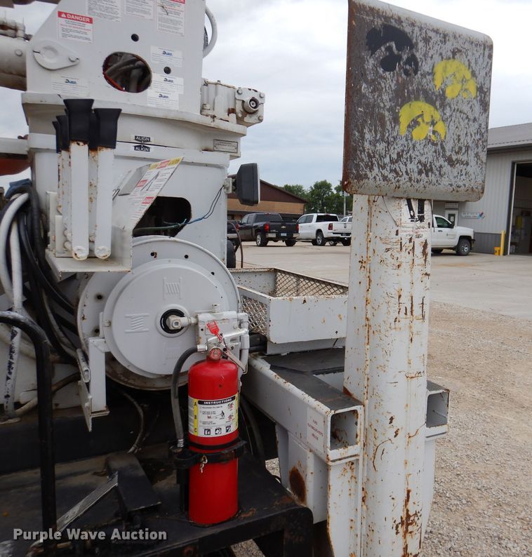 image for item IN9969 1998 Bombardier Muskeg  track carrier with digger derrick