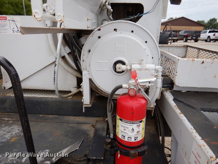 image for item IN9969 1998 Bombardier Muskeg  track carrier with digger derrick