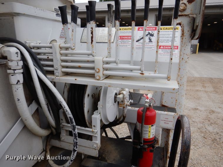 image for item IN9969 1998 Bombardier Muskeg  track carrier with digger derrick