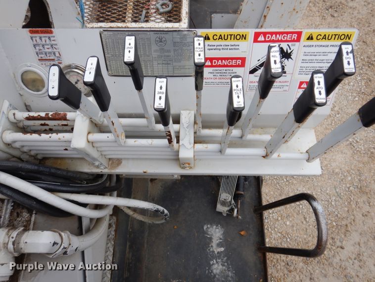 image for item IN9969 1998 Bombardier Muskeg  track carrier with digger derrick