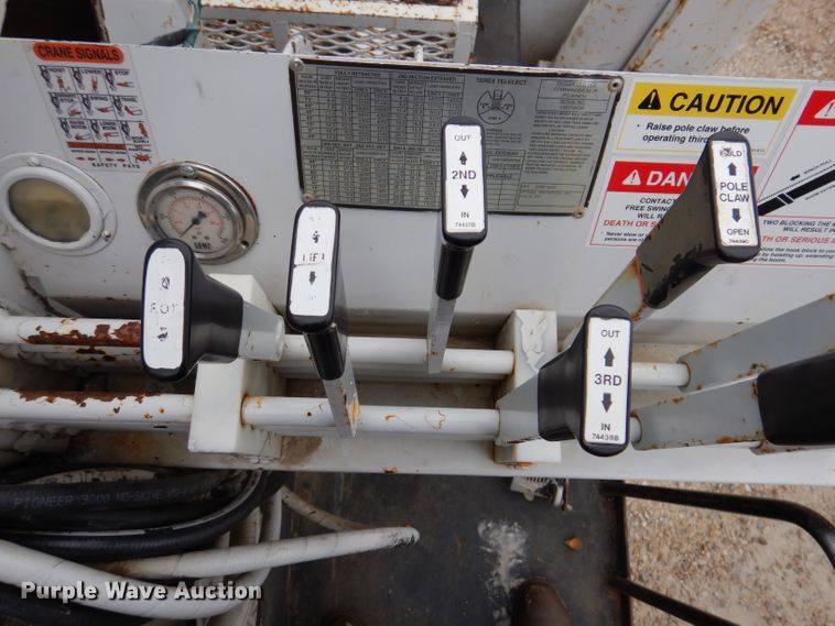 image for item IN9969 1998 Bombardier Muskeg  track carrier with digger derrick