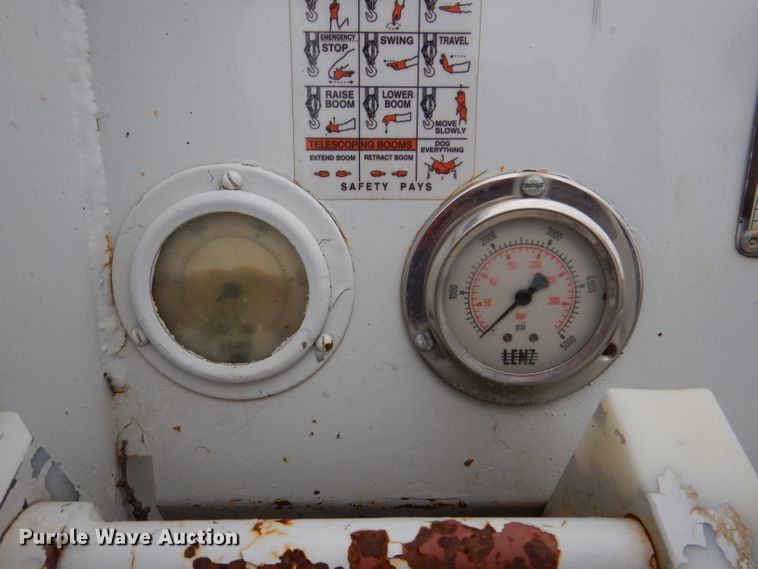 image for item IN9969 1998 Bombardier Muskeg  track carrier with digger derrick