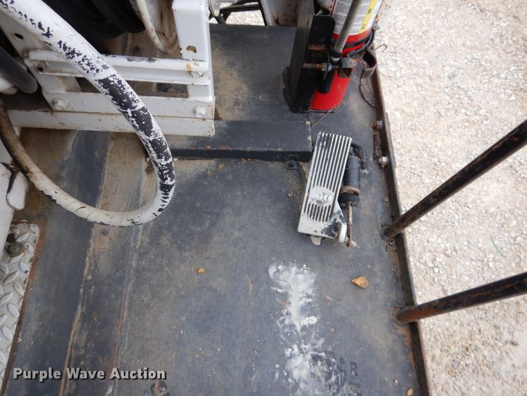 image for item IN9969 1998 Bombardier Muskeg  track carrier with digger derrick