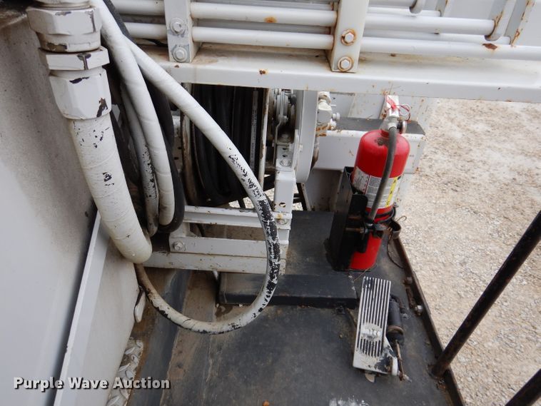 image for item IN9969 1998 Bombardier Muskeg  track carrier with digger derrick