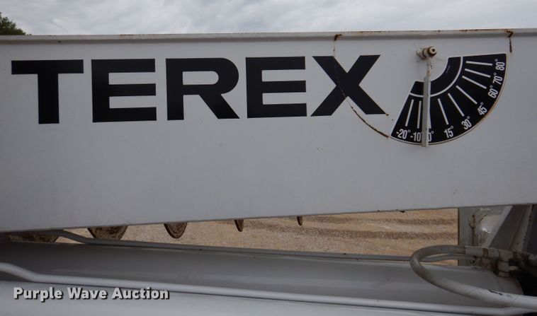 image for item IN9969 1998 Bombardier Muskeg  track carrier with digger derrick