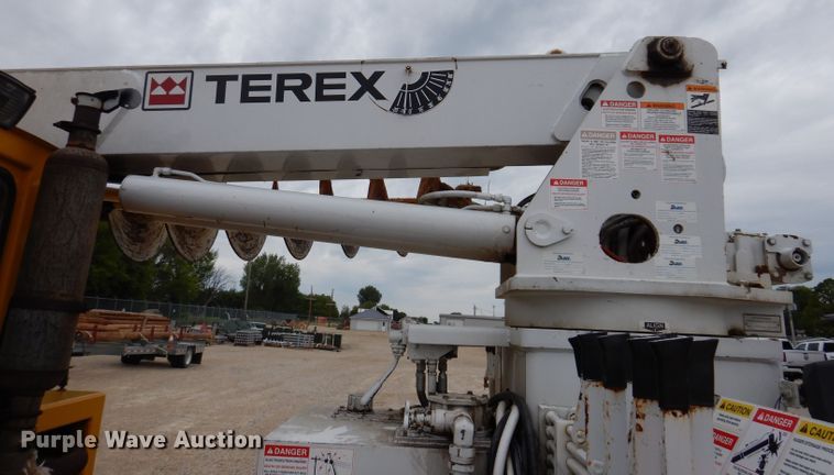 image for item IN9969 1998 Bombardier Muskeg  track carrier with digger derrick