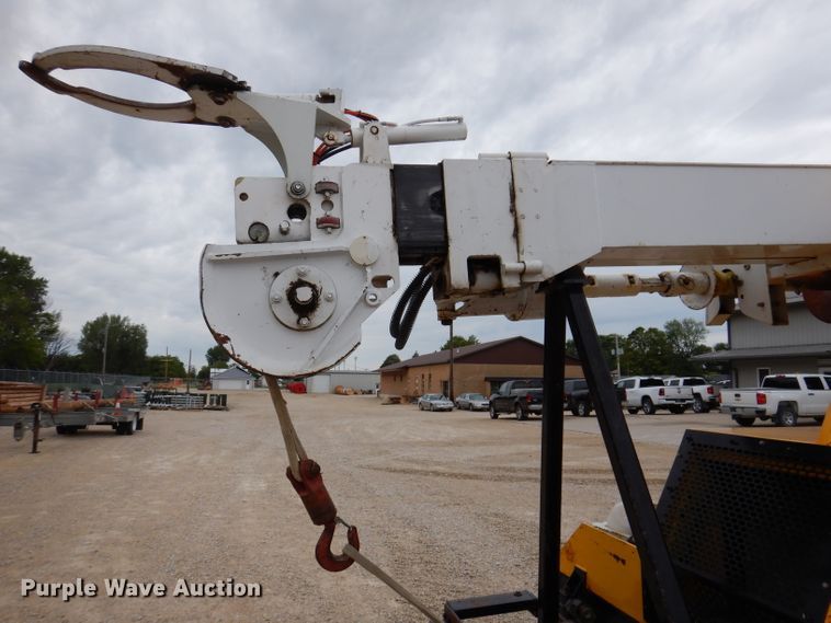 image for item IN9969 1998 Bombardier Muskeg  track carrier with digger derrick
