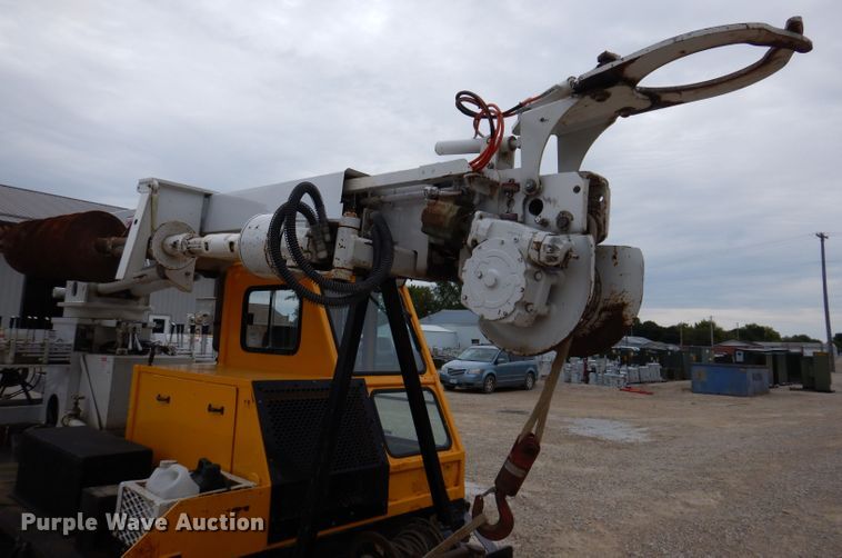 image for item IN9969 1998 Bombardier Muskeg  track carrier with digger derrick