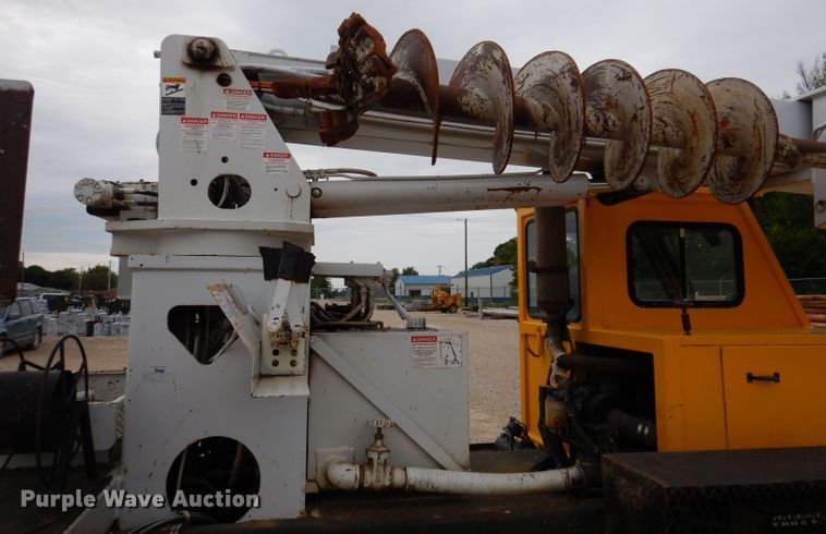 image for item IN9969 1998 Bombardier Muskeg  track carrier with digger derrick