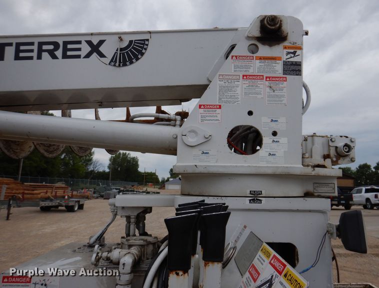 image for item IN9969 1998 Bombardier Muskeg  track carrier with digger derrick