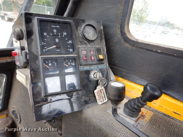 image for item IN9969 1998 Bombardier Muskeg  track carrier with digger derrick