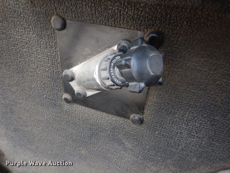 image for item IN9969 1998 Bombardier Muskeg  track carrier with digger derrick