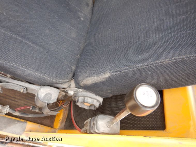 image for item IN9969 1998 Bombardier Muskeg  track carrier with digger derrick