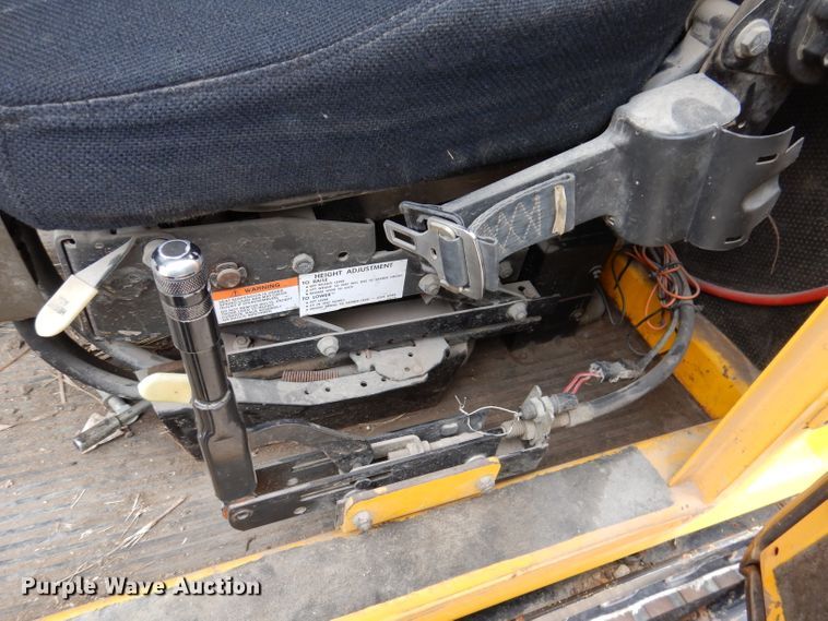 image for item IN9969 1998 Bombardier Muskeg  track carrier with digger derrick