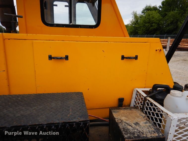 image for item IN9969 1998 Bombardier Muskeg  track carrier with digger derrick