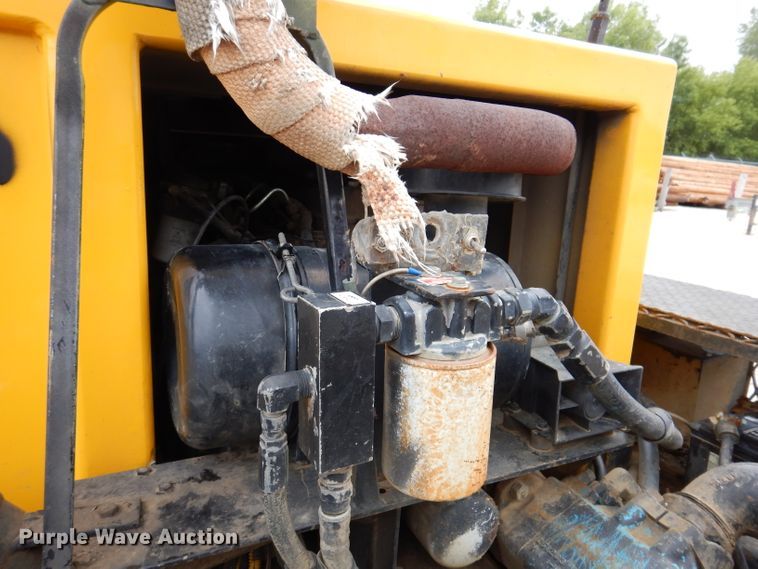 image for item IN9969 1998 Bombardier Muskeg  track carrier with digger derrick