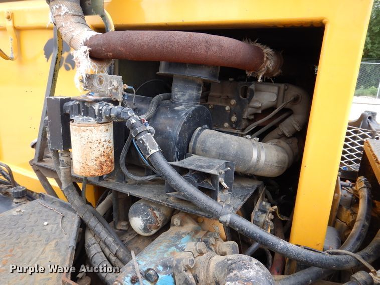 image for item IN9969 1998 Bombardier Muskeg  track carrier with digger derrick