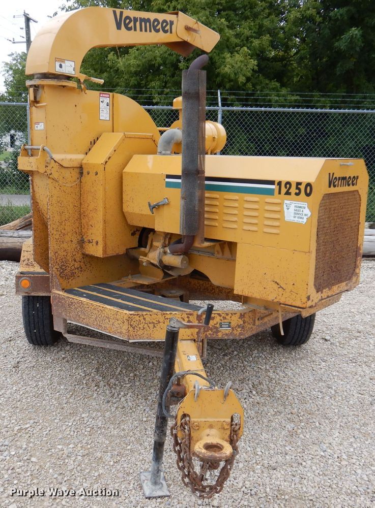 image for item IN9970 Vermeer 1250BC  wood chipper