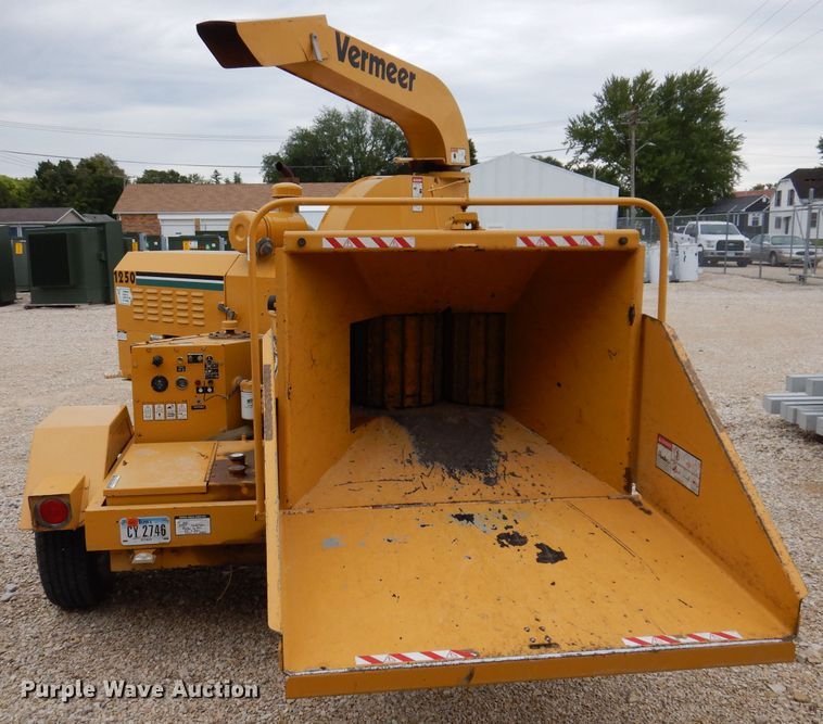 image for item IN9970 Vermeer 1250BC  wood chipper