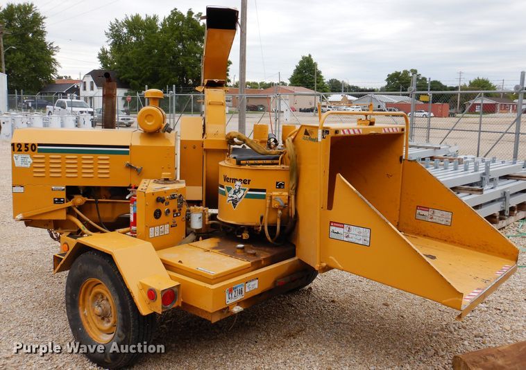 image for item IN9970 Vermeer 1250BC  wood chipper
