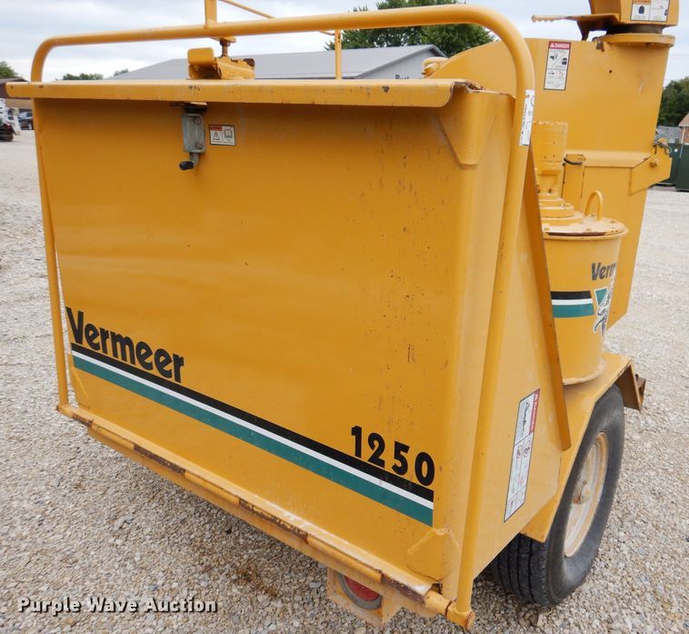 image for item IN9970 Vermeer 1250BC  wood chipper