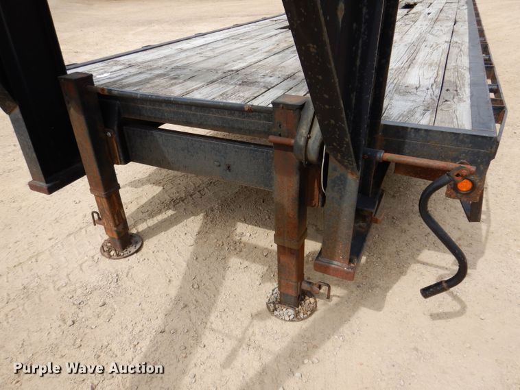 image for item IN9981 2006 B-B FB 8x40GN  equipment trailer