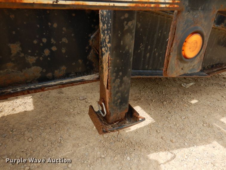 image for item IN9981 2006 B-B FB 8x40GN  equipment trailer