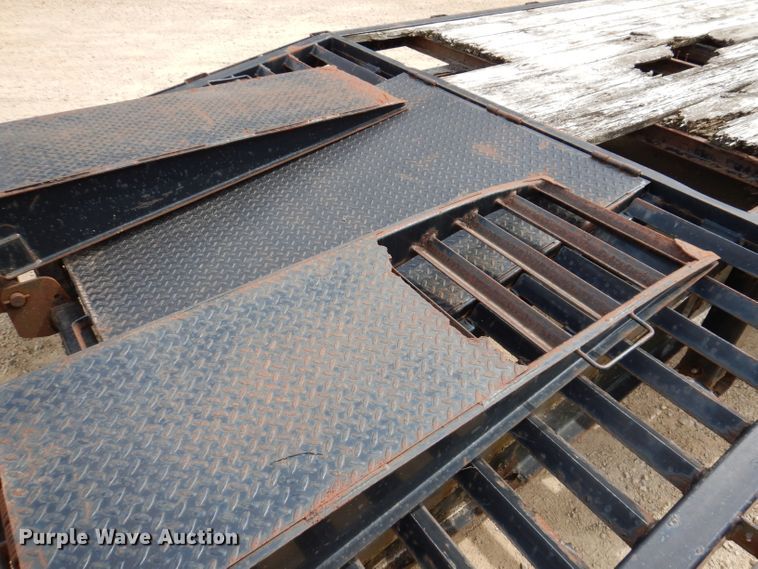 image for item IN9981 2006 B-B FB 8x40GN  equipment trailer