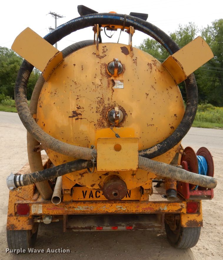 image for item IN9983 2004 Vac-Tron PMD 550SDT  vacuum excavator