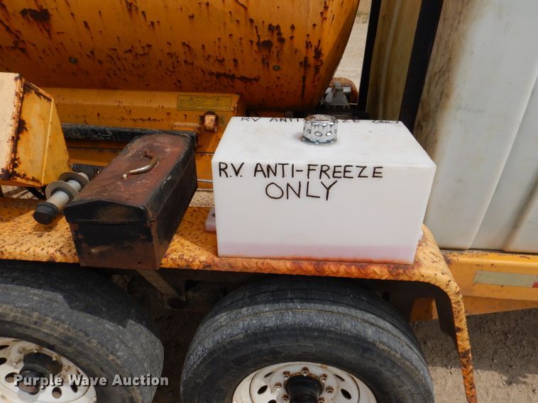 image for item IN9983 2004 Vac-Tron PMD 550SDT  vacuum excavator