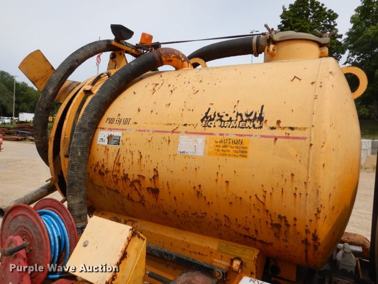 image for item IN9983 2004 Vac-Tron PMD 550SDT  vacuum excavator