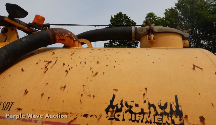 image for item IN9983 2004 Vac-Tron PMD 550SDT  vacuum excavator