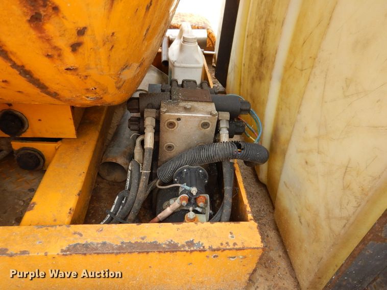 image for item IN9983 2004 Vac-Tron PMD 550SDT  vacuum excavator